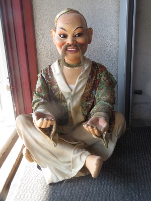 Mecanical Chinese Figure - vintage The commercial