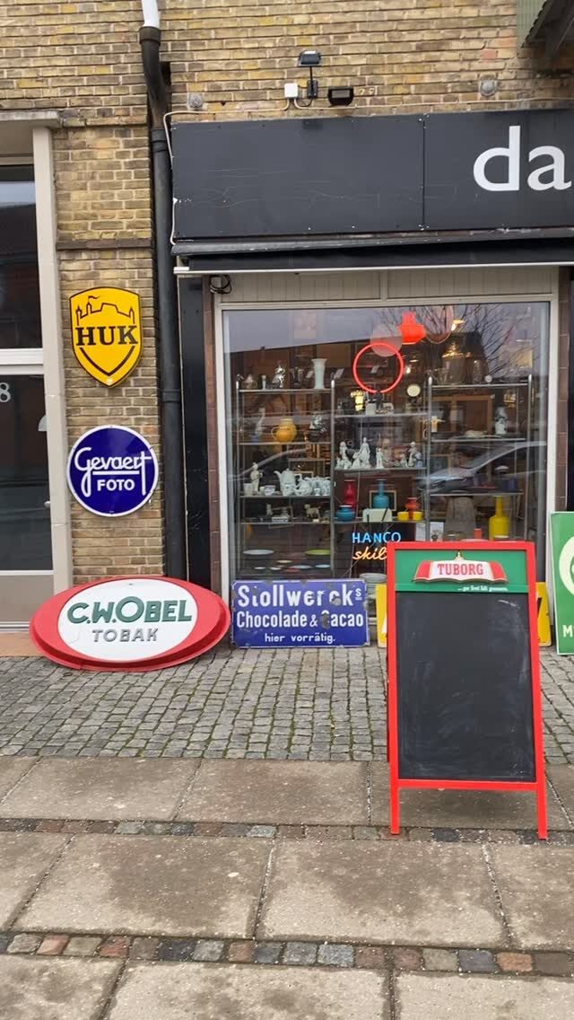 Instagram post from danskeplakater. This post is in position 3.