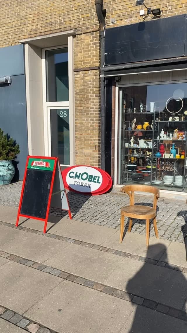 Instagram post from danskeplakater. This post is in position 15.