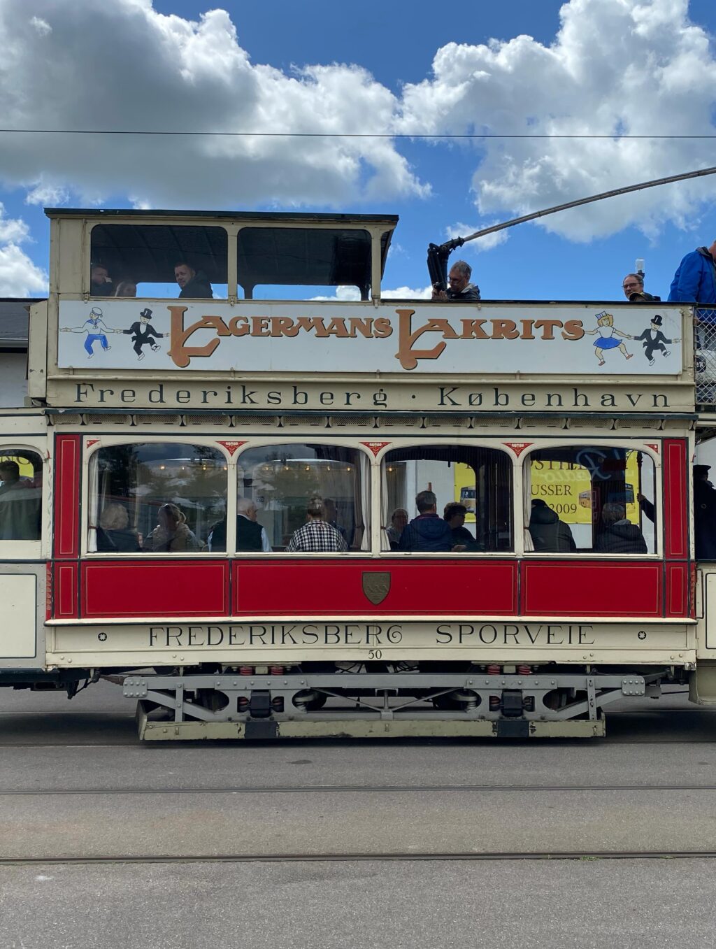 Instagram post from danskeplakater. This post is in position 14.