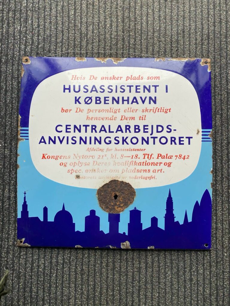 Instagram post from danskeplakater. This post is in position 2.