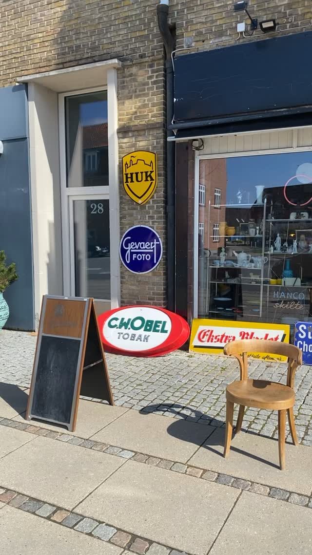 Instagram post from danskeplakater. This post is in position 5.