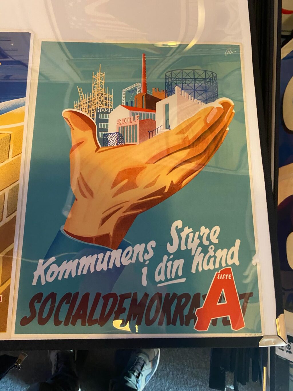 Instagram post from danskeplakater. This post is in position 0.