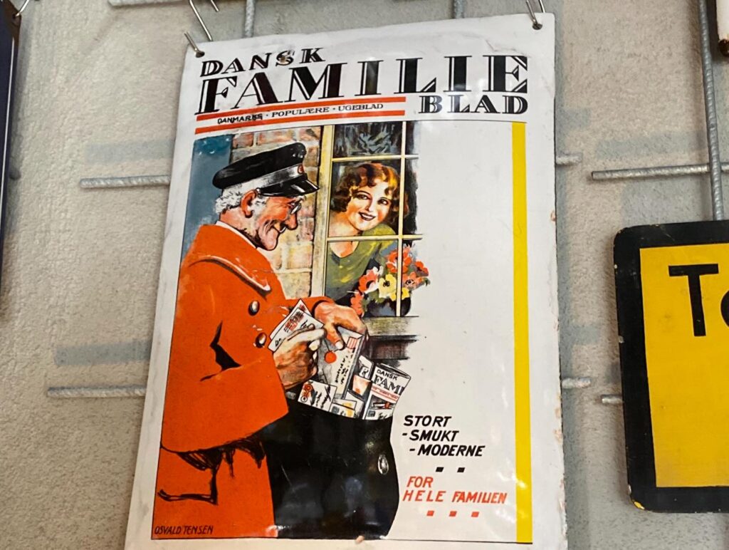 Instagram post from danskeplakater. This post is in position 3.