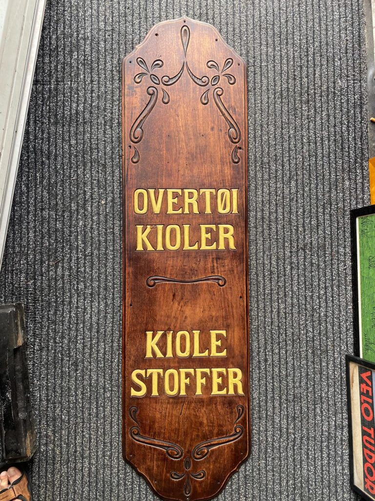 Instagram post from danskeplakater. This post is in position 8.