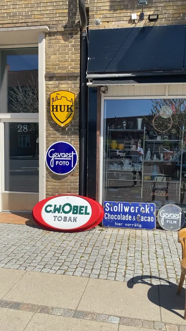 Instagram post from danskeplakater. This post is in position 1.