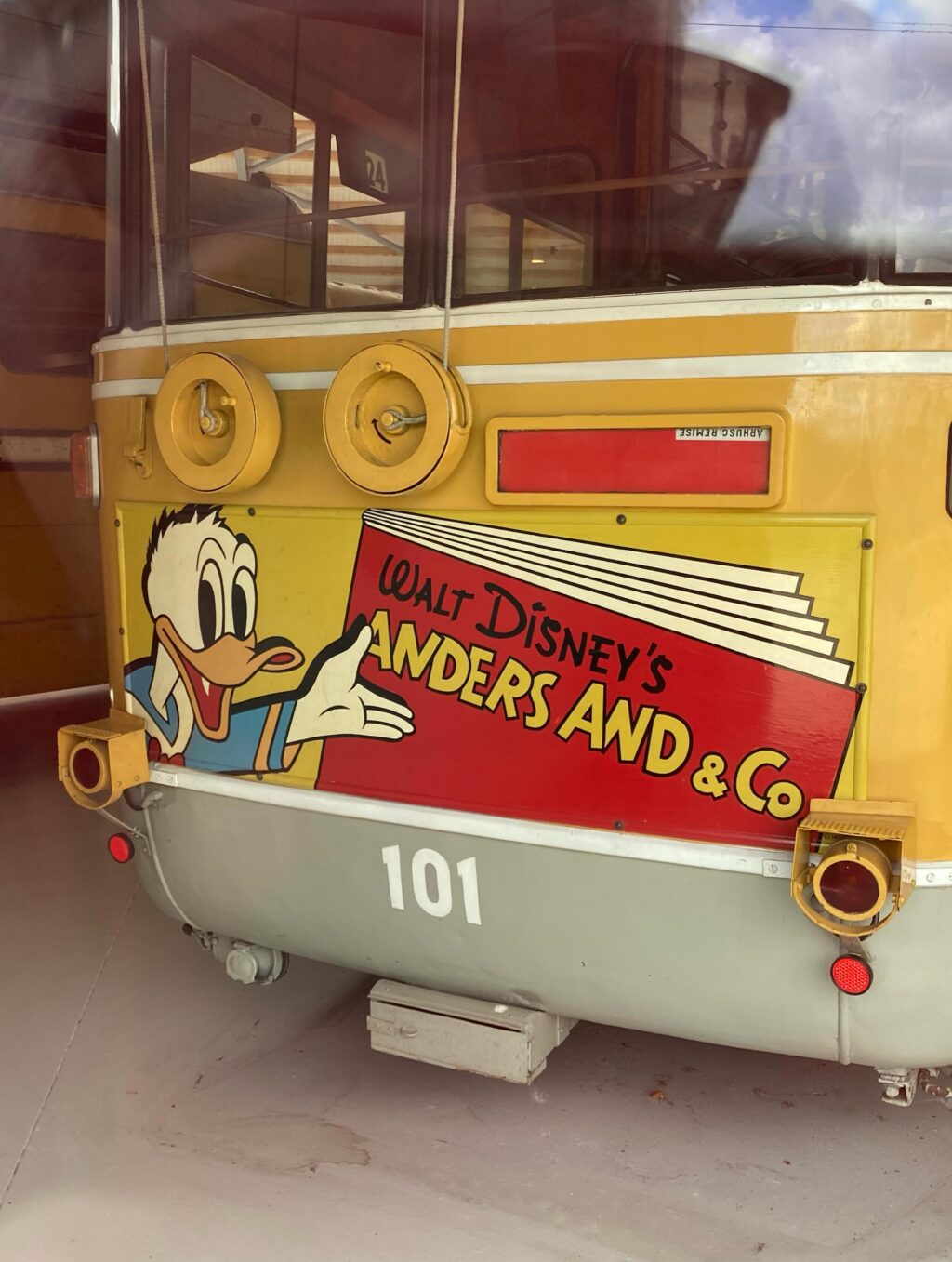 Instagram post from danskeplakater. This post is in position 8.