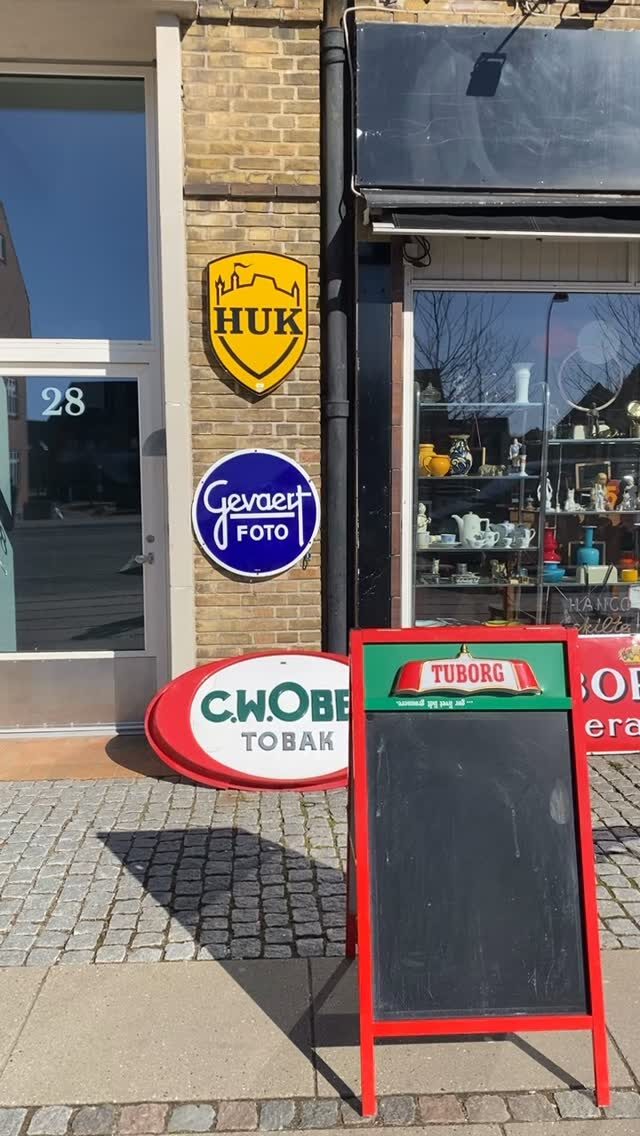 Instagram post from danskeplakater. This post is in position 10.