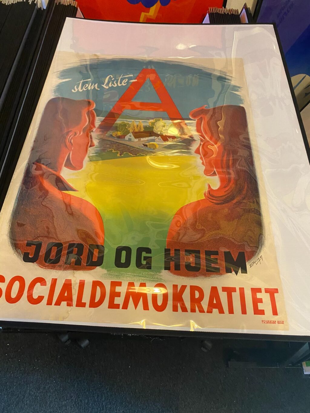 Instagram post from danskeplakater. This post is in position 9.