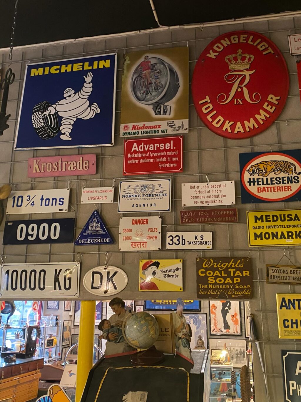 Instagram post from danskeplakater. This post is in position 5.