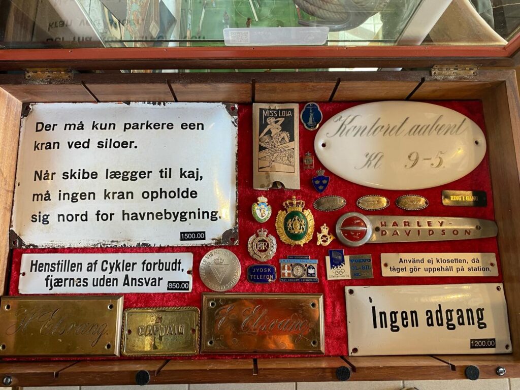 Instagram post from danskeplakater. This post is in position 1.