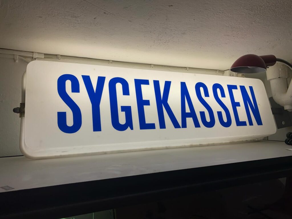 Instagram post from danskeplakater. This post is in position 7.