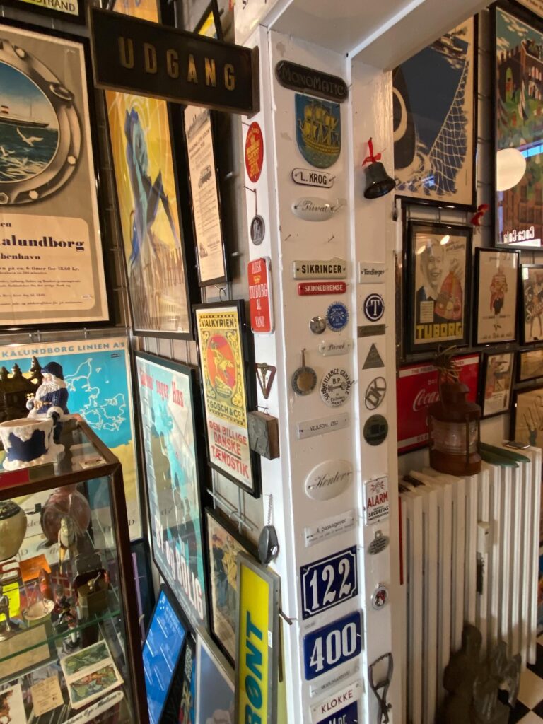 Instagram post from danskeplakater. This post is in position 12.