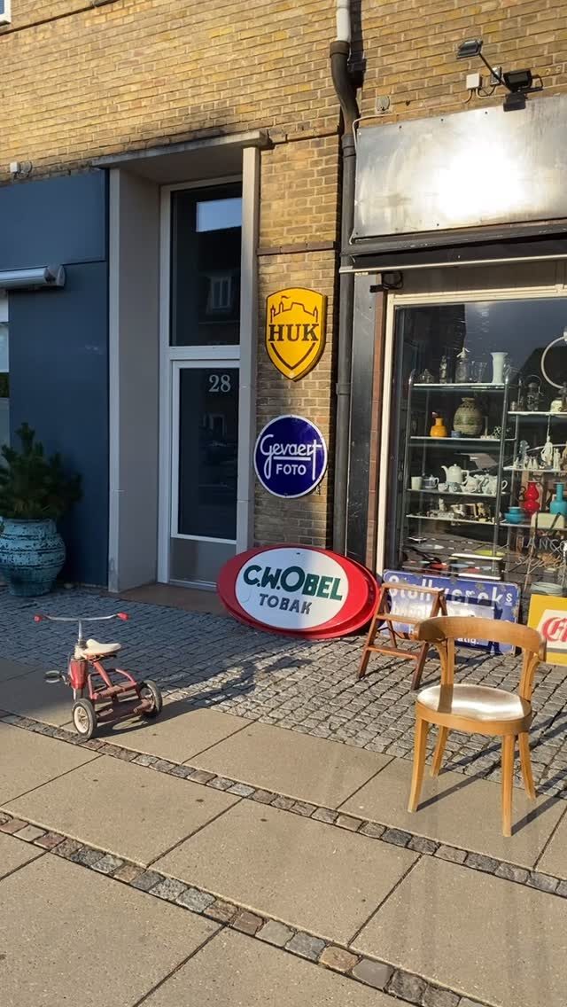 Instagram post from danskeplakater. This post is in position 5.