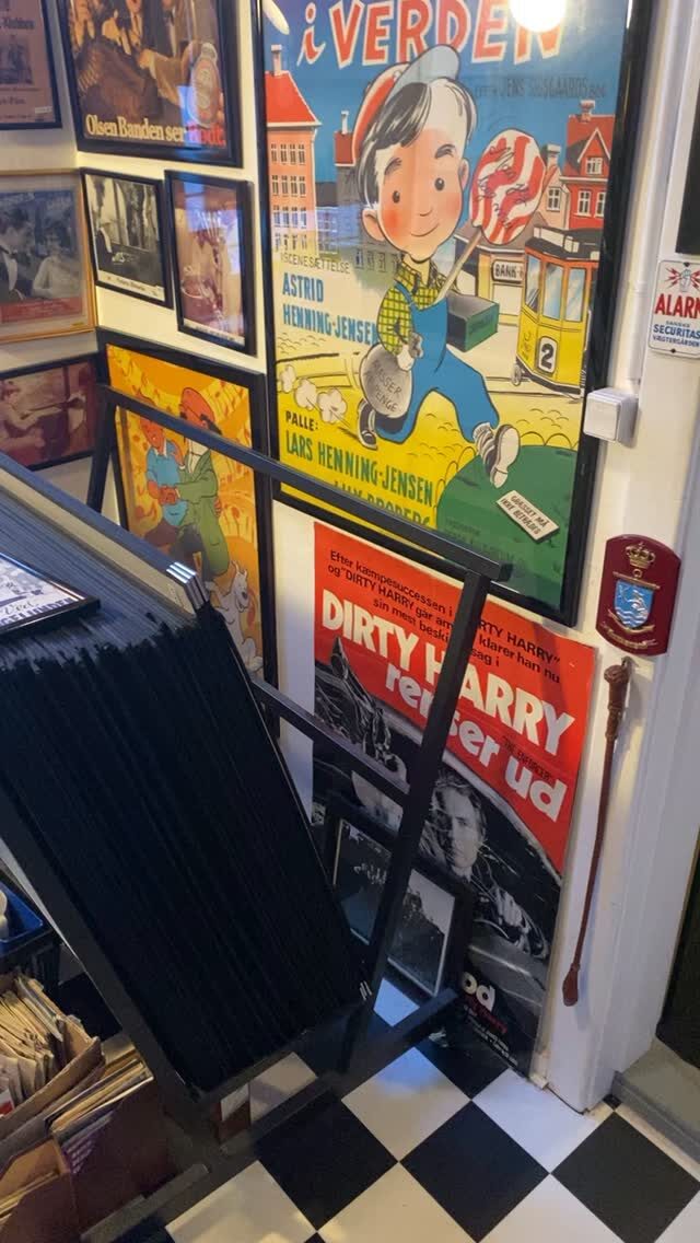 Instagram post from danskeplakater. This post is in position 1.